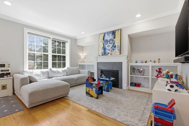 7 Spring Ct A, Woburn, MA 01801