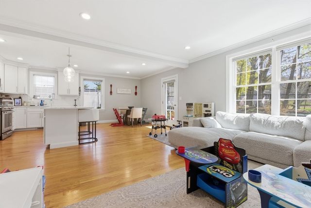 7 Spring Ct A, Woburn, MA 01801