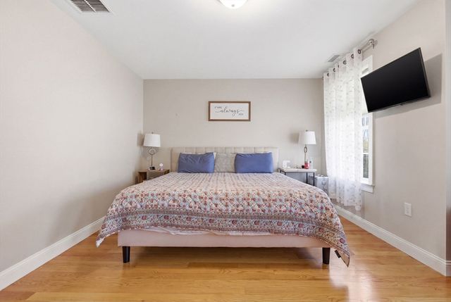 7 Spring Ct A, Woburn, MA 01801