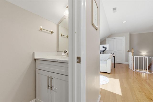 7 Spring Ct A, Woburn, MA 01801