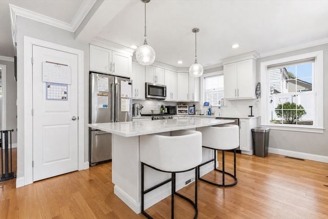 7 Spring Ct A, Woburn, MA 01801