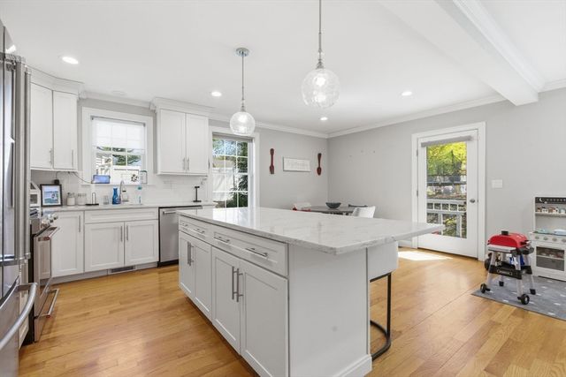7 Spring Ct A, Woburn, MA 01801