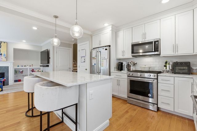 7 Spring Ct A, Woburn, MA 01801