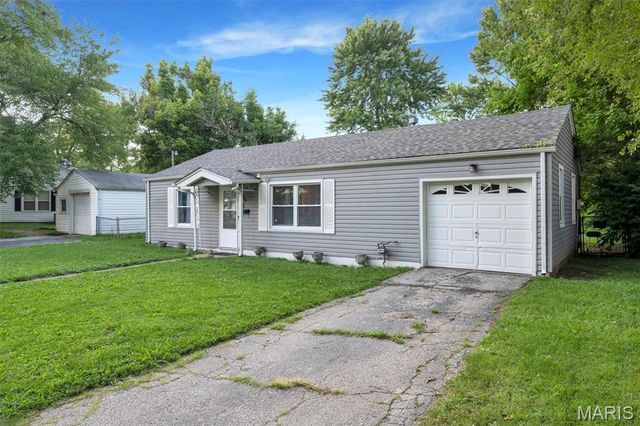 37 Saint Celeste Drive, Florissant, MO 63031