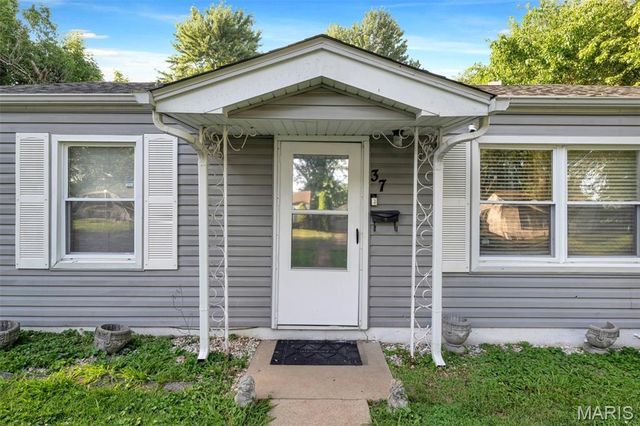37 Saint Celeste Drive, Florissant, MO 63031
