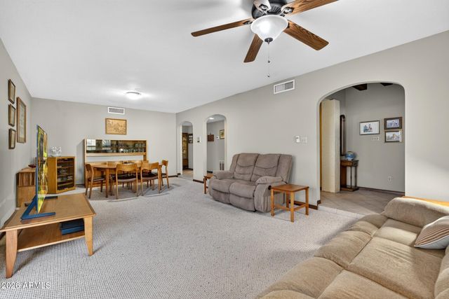 7040 N 11TH Avenue, Phoenix, AZ 85021