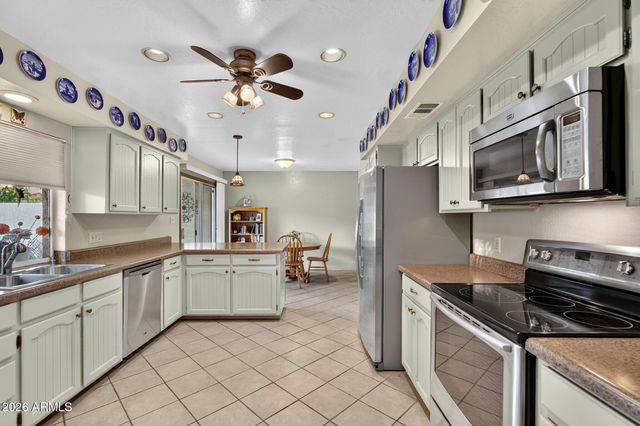 7040 N 11TH Avenue, Phoenix, AZ 85021