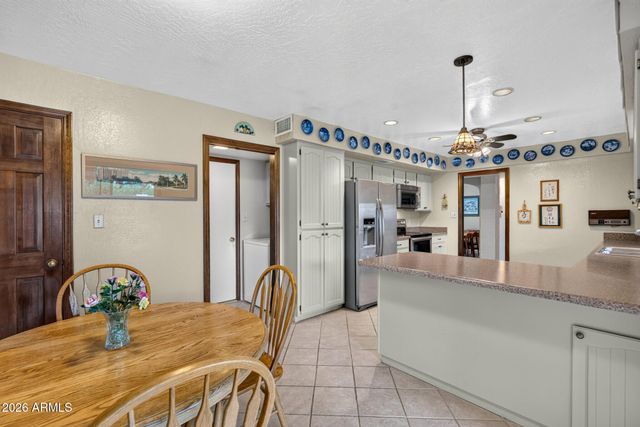 7040 N 11TH Avenue, Phoenix, AZ 85021