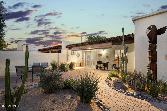 7040 N 11TH Avenue, Phoenix, AZ 85021