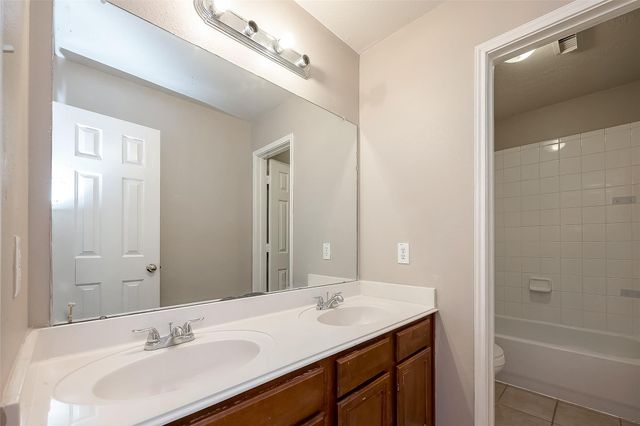 2118 Long Trail Path Court, Spring, TX 77373