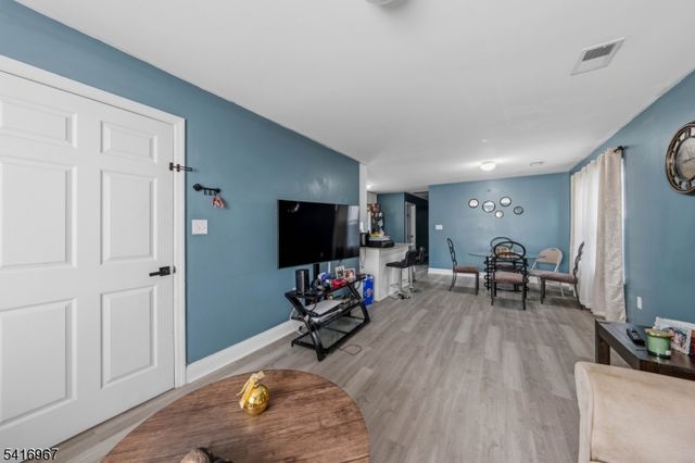 519 Maple Ave, Elizabeth City, NJ 07202