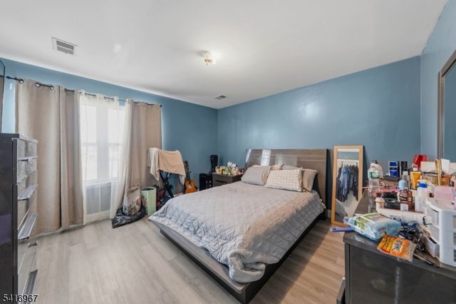 519 Maple Ave, Elizabeth City, NJ 07202