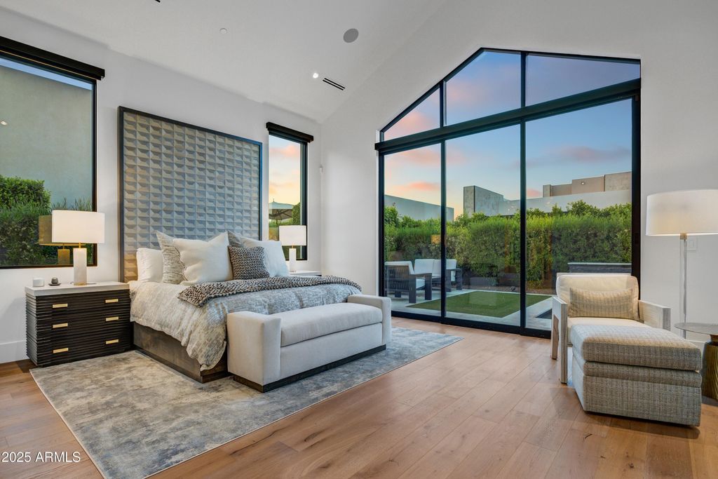 Image 13 of property listing at 6930 E CACTUS WREN Road, Paradise Valley, AZ 85253