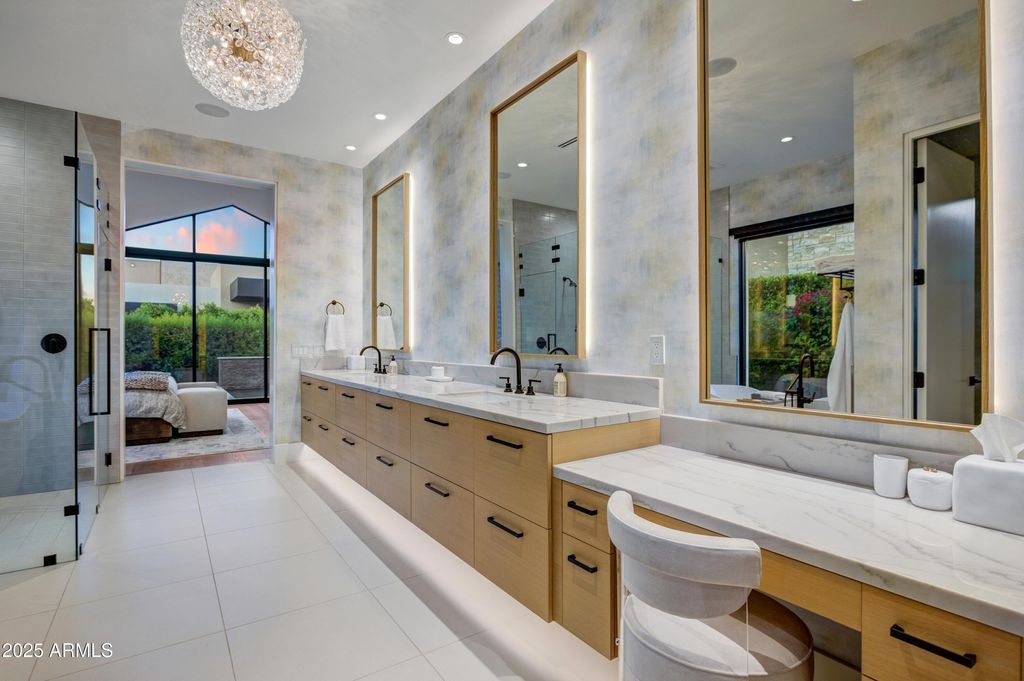 Image 17 of property listing at 6930 E CACTUS WREN Road, Paradise Valley, AZ 85253