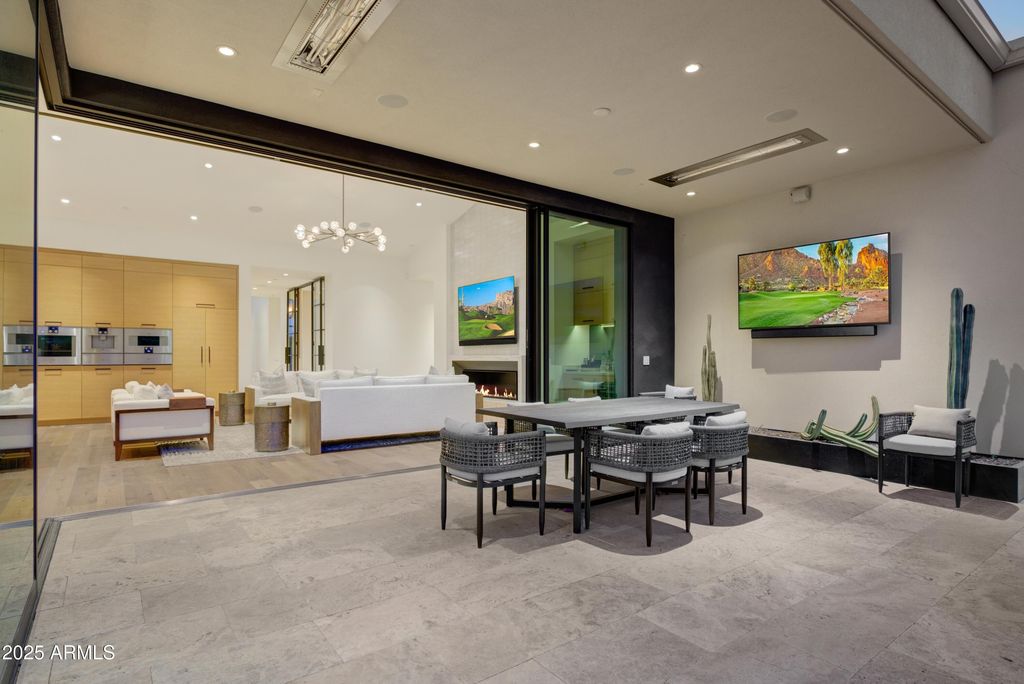 Image 22 of property listing at 6930 E CACTUS WREN Road, Paradise Valley, AZ 85253