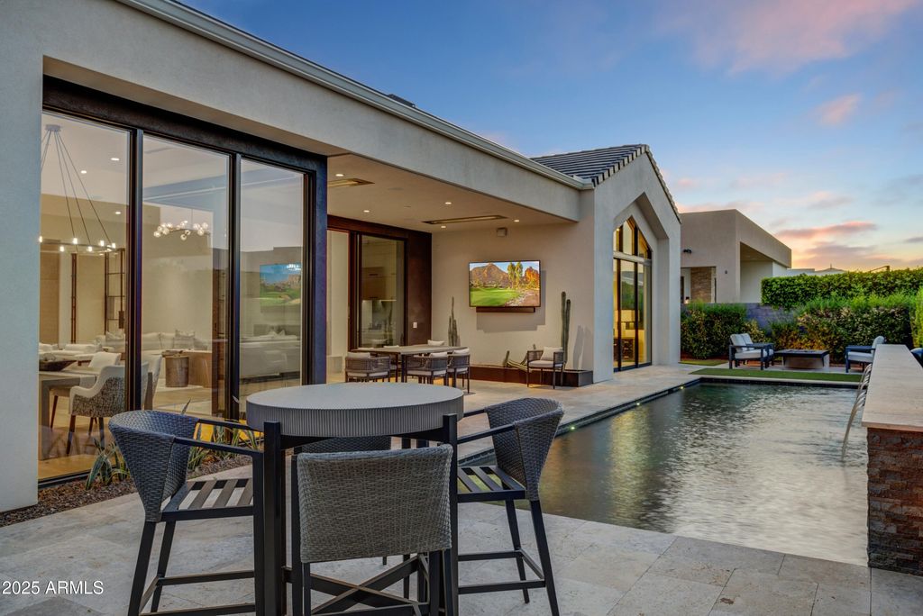 Image 24 of property listing at 6930 E CACTUS WREN Road, Paradise Valley, AZ 85253