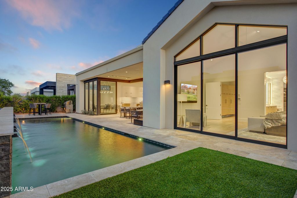 Image 26 of property listing at 6930 E CACTUS WREN Road, Paradise Valley, AZ 85253