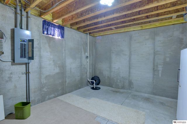 1250 Glenwood Court, Fremont, NE 68025