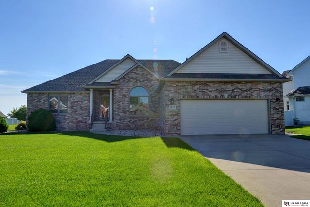 1250 Glenwood Court, Fremont, NE 68025