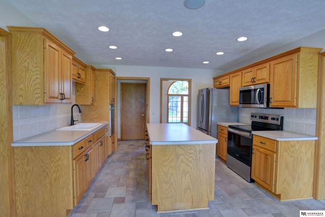 1250 Glenwood Court, Fremont, NE 68025