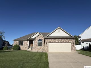 1250 Glenwood Court, Fremont, NE 68025