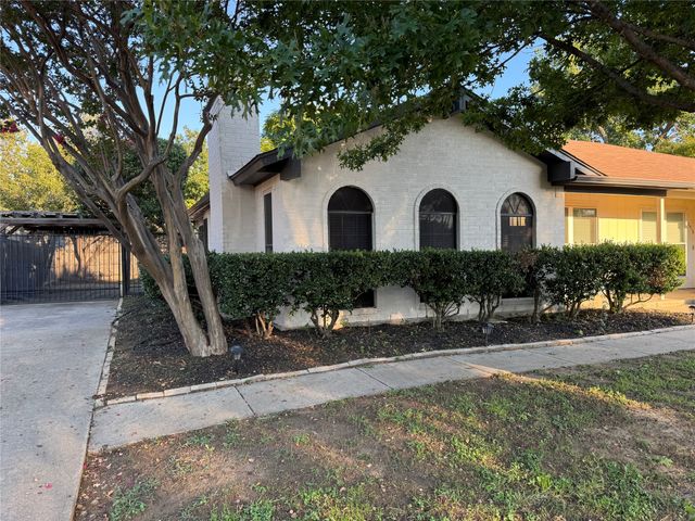 2918 Clover Lane, Euless, TX 76039