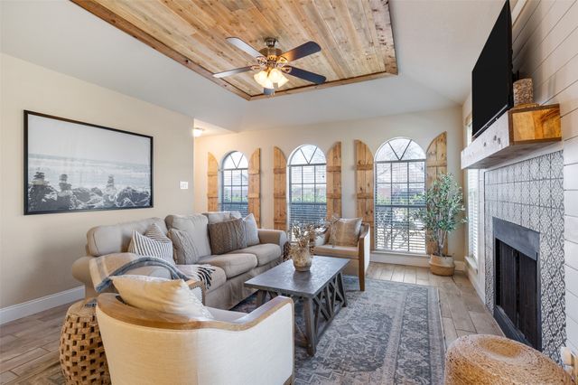 2918 Clover Lane, Euless, TX 76039