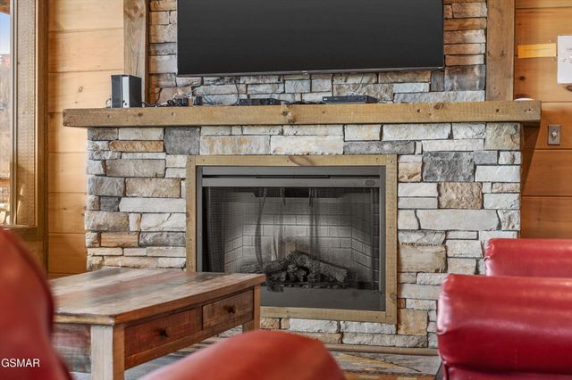 986 Chestnut Drive, Gatlinburg, TN 37738