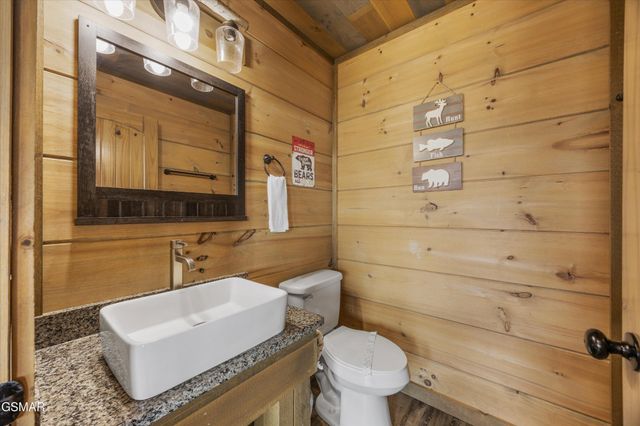 986 Chestnut Drive, Gatlinburg, TN 37738