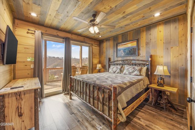 986 Chestnut Drive, Gatlinburg, TN 37738