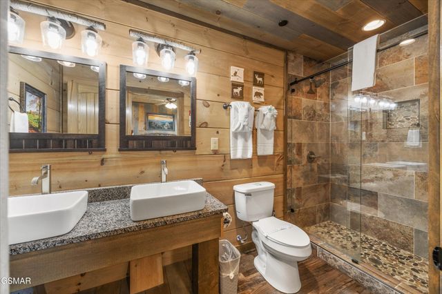 986 Chestnut Drive, Gatlinburg, TN 37738