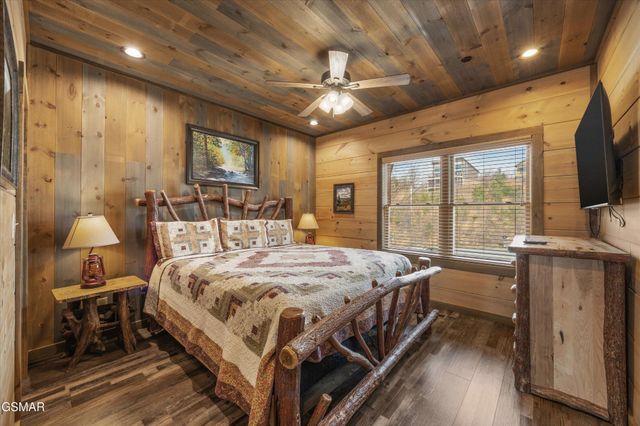 986 Chestnut Drive, Gatlinburg, TN 37738