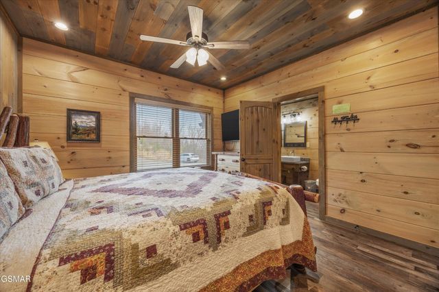 986 Chestnut Drive, Gatlinburg, TN 37738