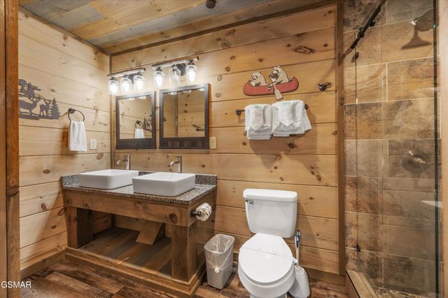 986 Chestnut Drive, Gatlinburg, TN 37738