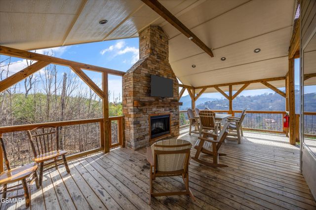986 Chestnut Drive, Gatlinburg, TN 37738