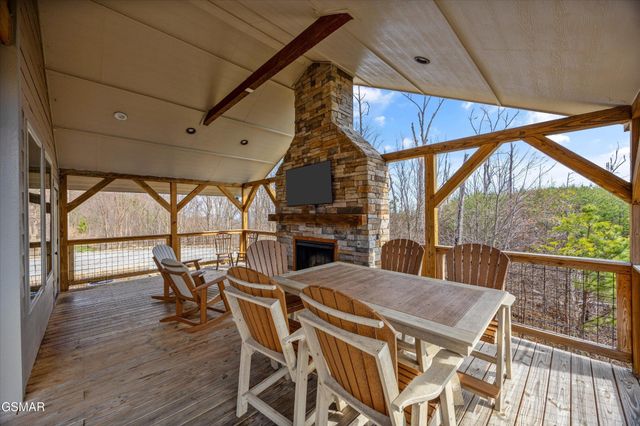 986 Chestnut Drive, Gatlinburg, TN 37738
