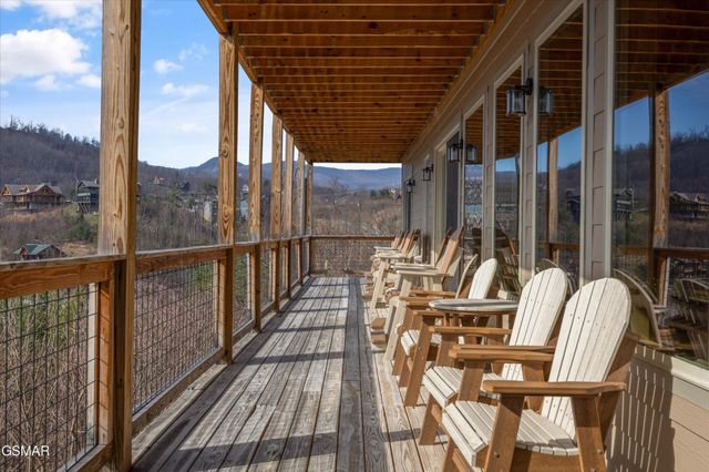 986 Chestnut Drive, Gatlinburg, TN 37738
