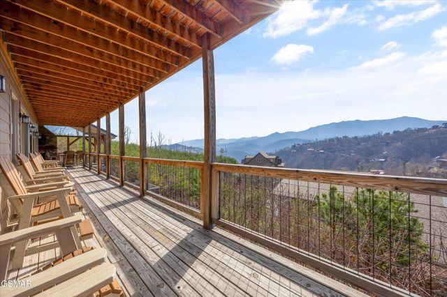 986 Chestnut Drive, Gatlinburg, TN 37738
