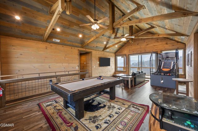 986 Chestnut Drive, Gatlinburg, TN 37738