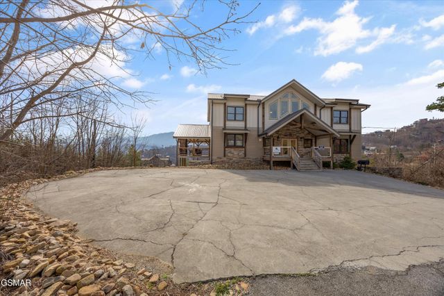 986 Chestnut Drive, Gatlinburg, TN 37738