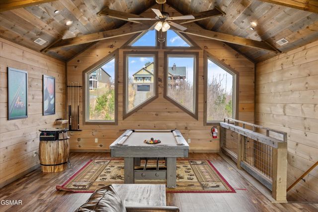 986 Chestnut Drive, Gatlinburg, TN 37738