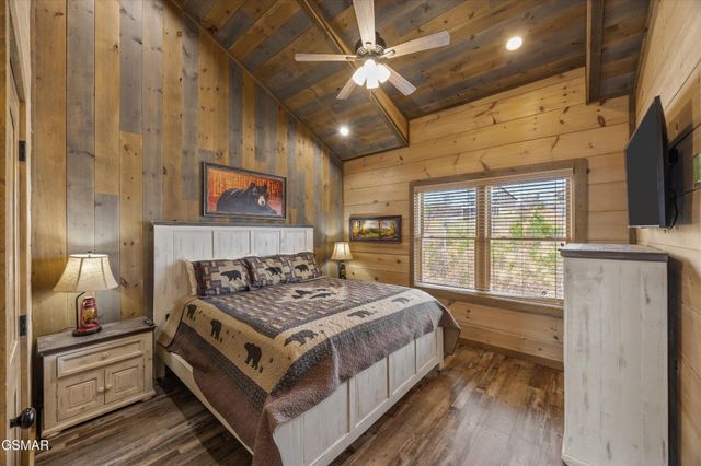 986 Chestnut Drive, Gatlinburg, TN 37738