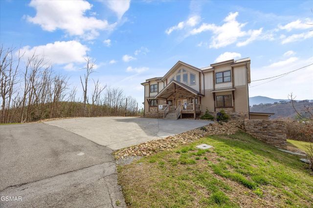 986 Chestnut Drive, Gatlinburg, TN 37738
