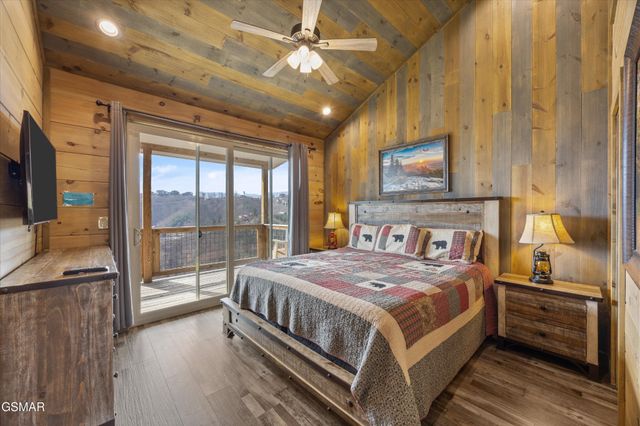986 Chestnut Drive, Gatlinburg, TN 37738