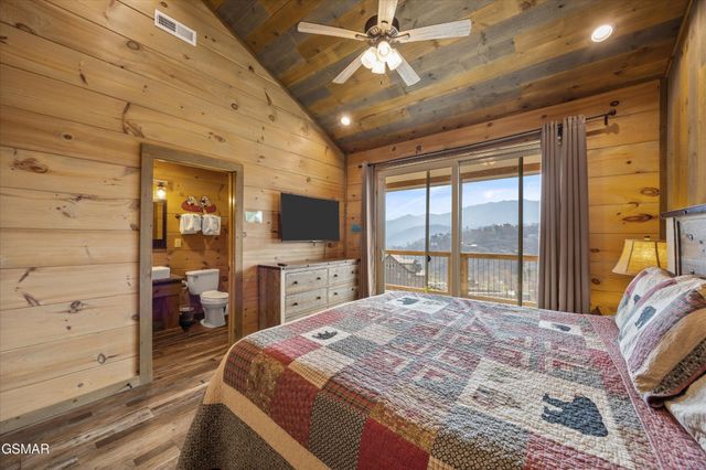 986 Chestnut Drive, Gatlinburg, TN 37738