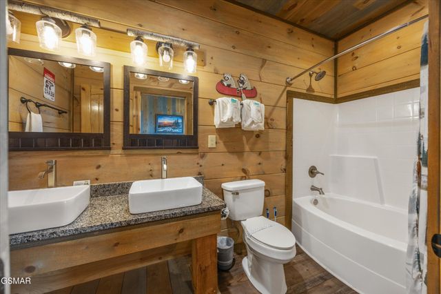 986 Chestnut Drive, Gatlinburg, TN 37738