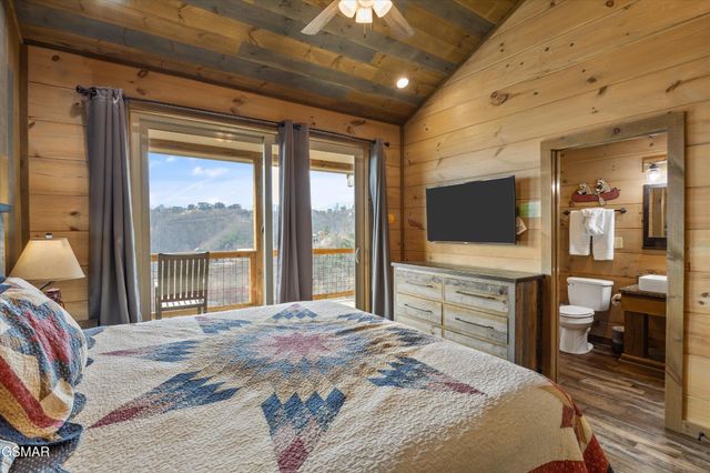 986 Chestnut Drive, Gatlinburg, TN 37738