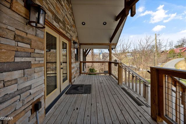 986 Chestnut Drive, Gatlinburg, TN 37738