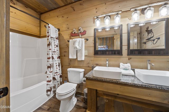 986 Chestnut Drive, Gatlinburg, TN 37738