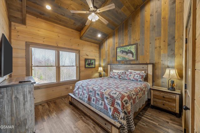 986 Chestnut Drive, Gatlinburg, TN 37738